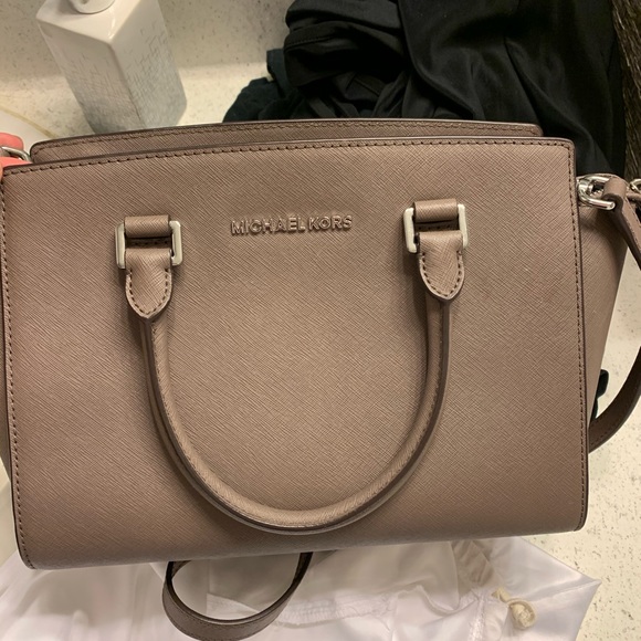 Michael Kors Handbags - Michael Kors Purse